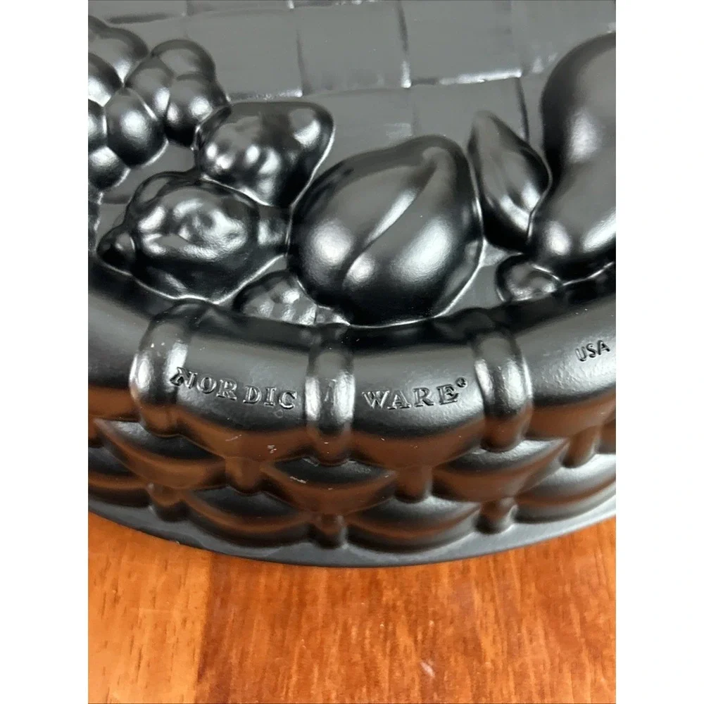 Nordic Ware MaryAnn Fruit Basket Cake Pan Cast Aluminum 10 Cup